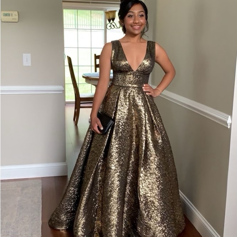 Mac Duggal Strappy Back with Pockets Formal Gown